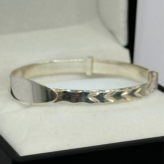 SILVER D/C BABY OVAL BANGLE Oppulence