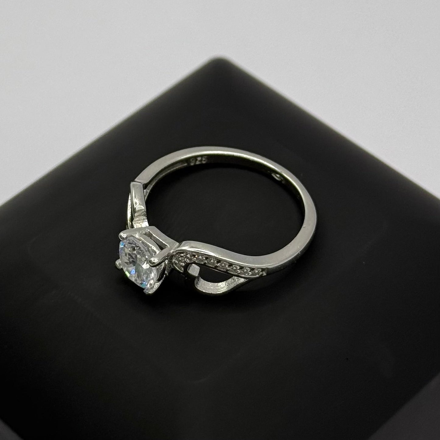 HEART RING WITH CZ DIAMOND Oppulence