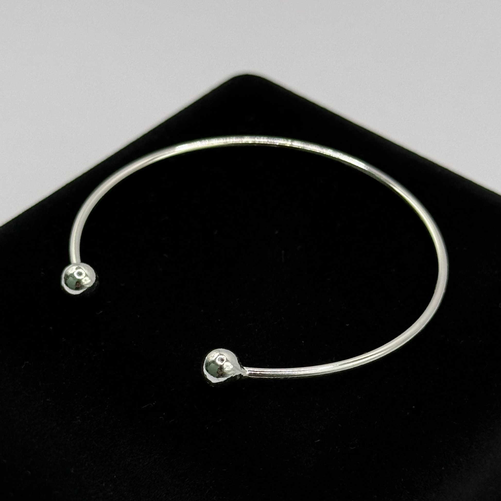 SILVER BANGLE THIN Oppulence