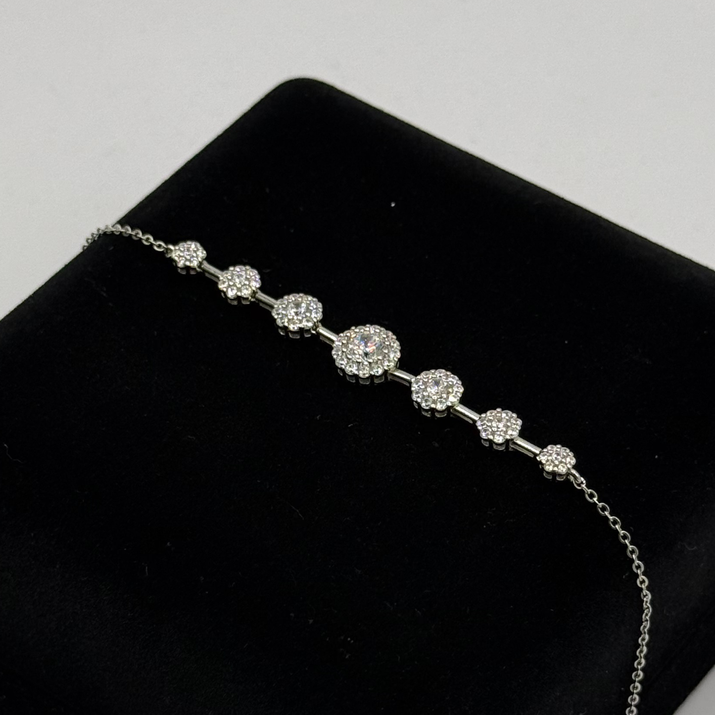 7 CLUSTER CZ DIAMOND BRACELET Oppulence