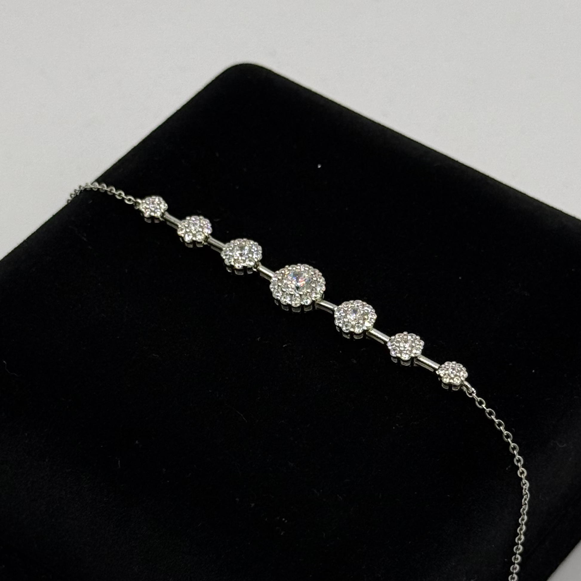 7 CLUSTER CZ DIAMOND BRACELET Oppulence