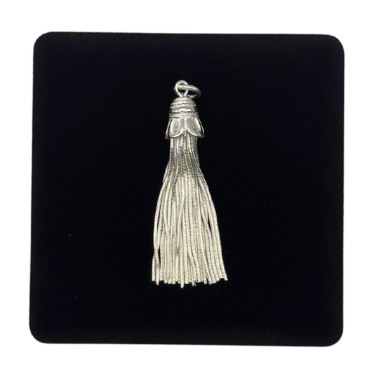 SILVER TASSLE PENDANT Oppulence