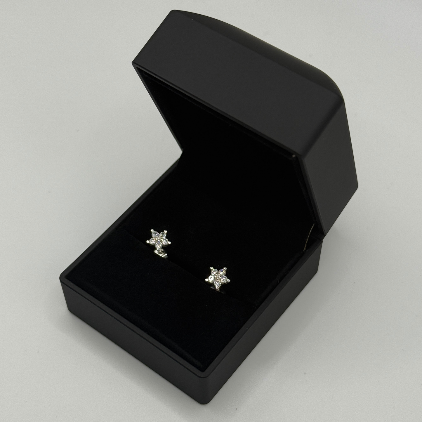 CZ DIAMOND STAR EARRING Oppulence