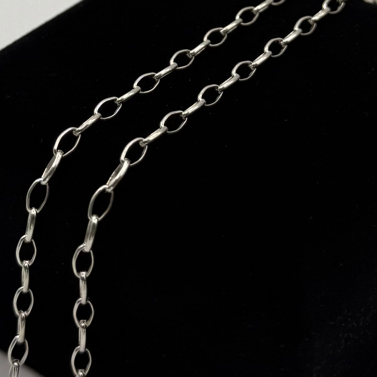 SILVER WIDE OVAL BELCHER 18" NECKLACE Oppulence