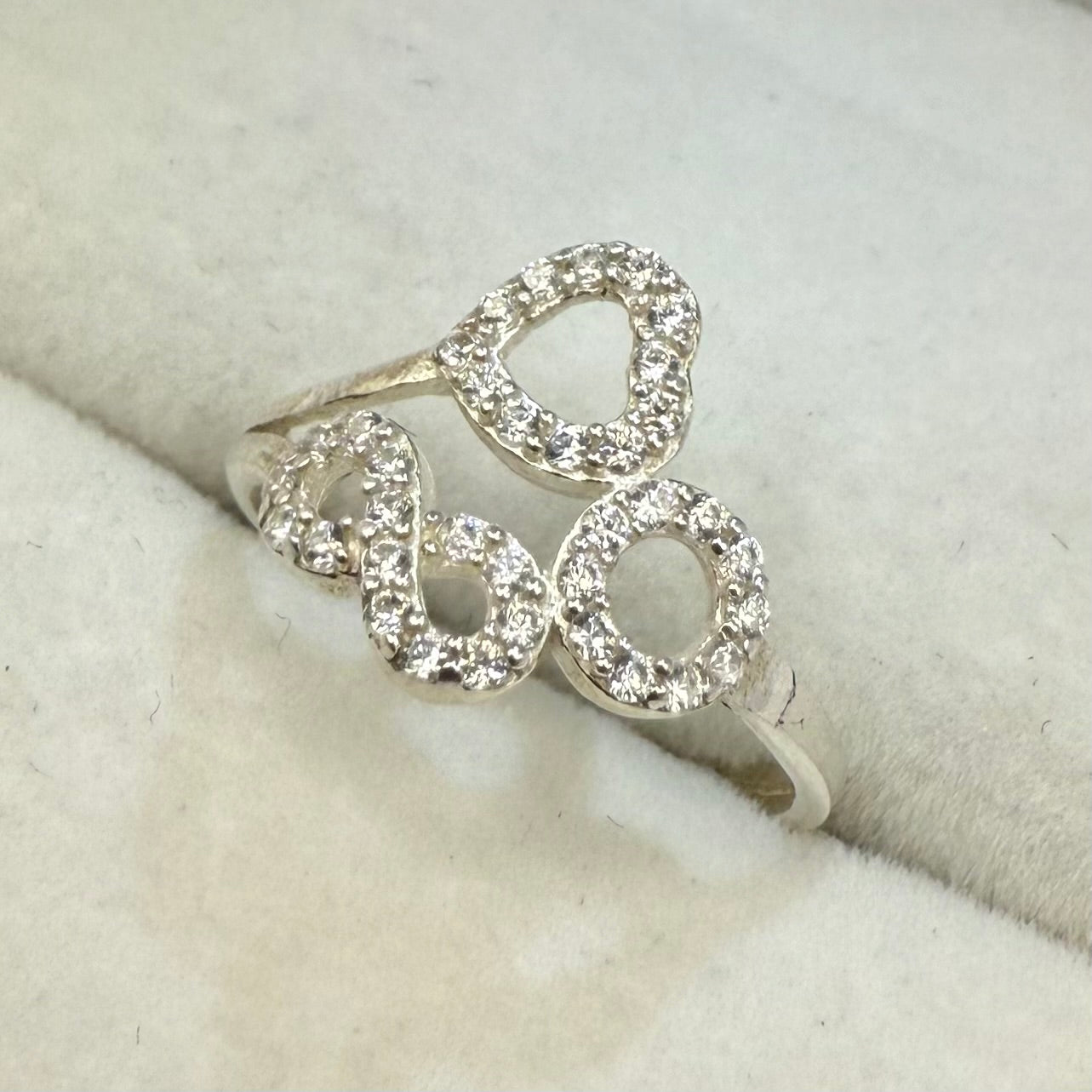 HOLLOW HEART DIAMOND RING Oppulence