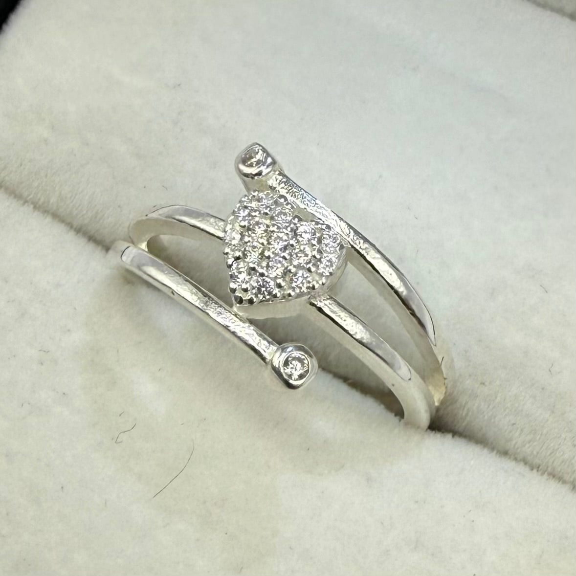 HEART TWIST CZ DIAMOND RING Oppulence