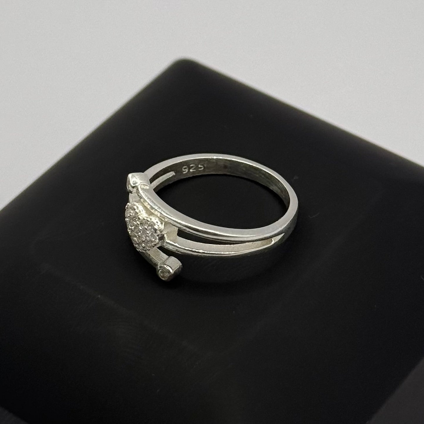 HEART TWIST CZ DIAMOND RING Oppulence