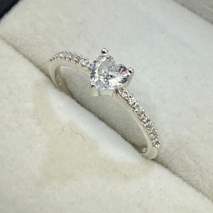 SILVER CZ HEART RING Oppulence