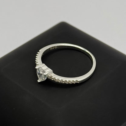 SILVER CZ HEART RING Oppulence