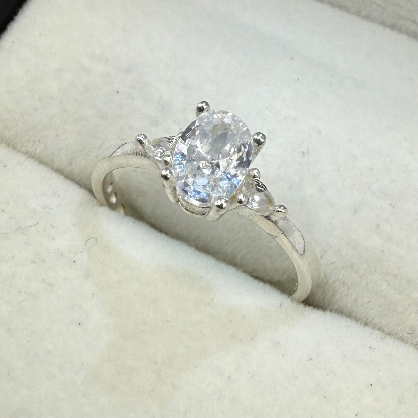 OVAL CUT CZ DIAMOND RING Oppulence